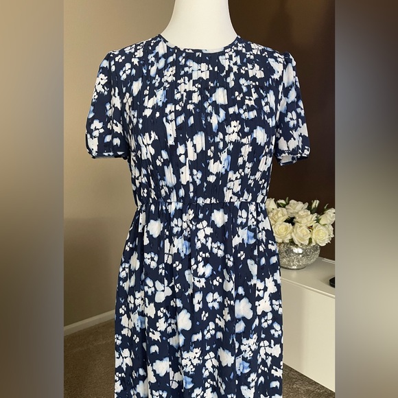 Women's dress - Picture 9 of 11